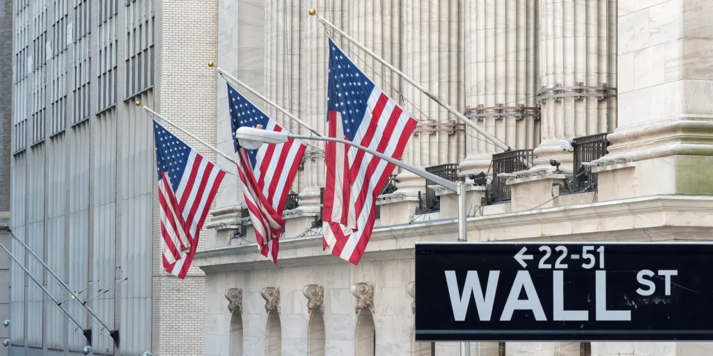 US Market: Wall Street Closes Mixed On Friday; Investors Await Fed Rate Insights