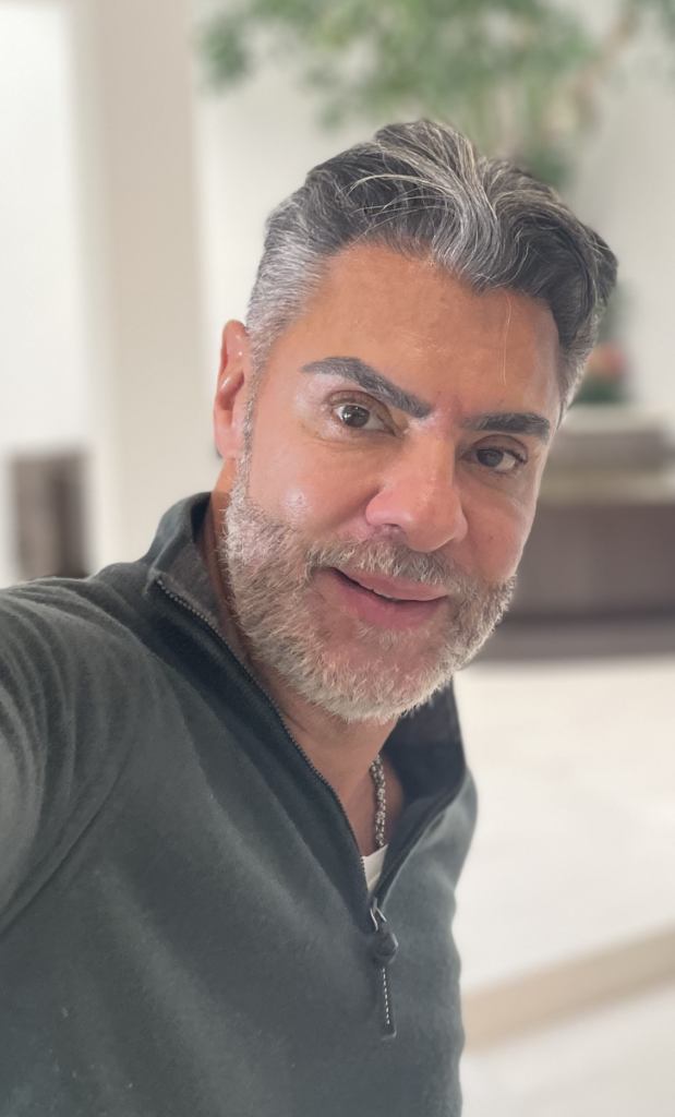 Miguel Angel Vives Vives, Magazine